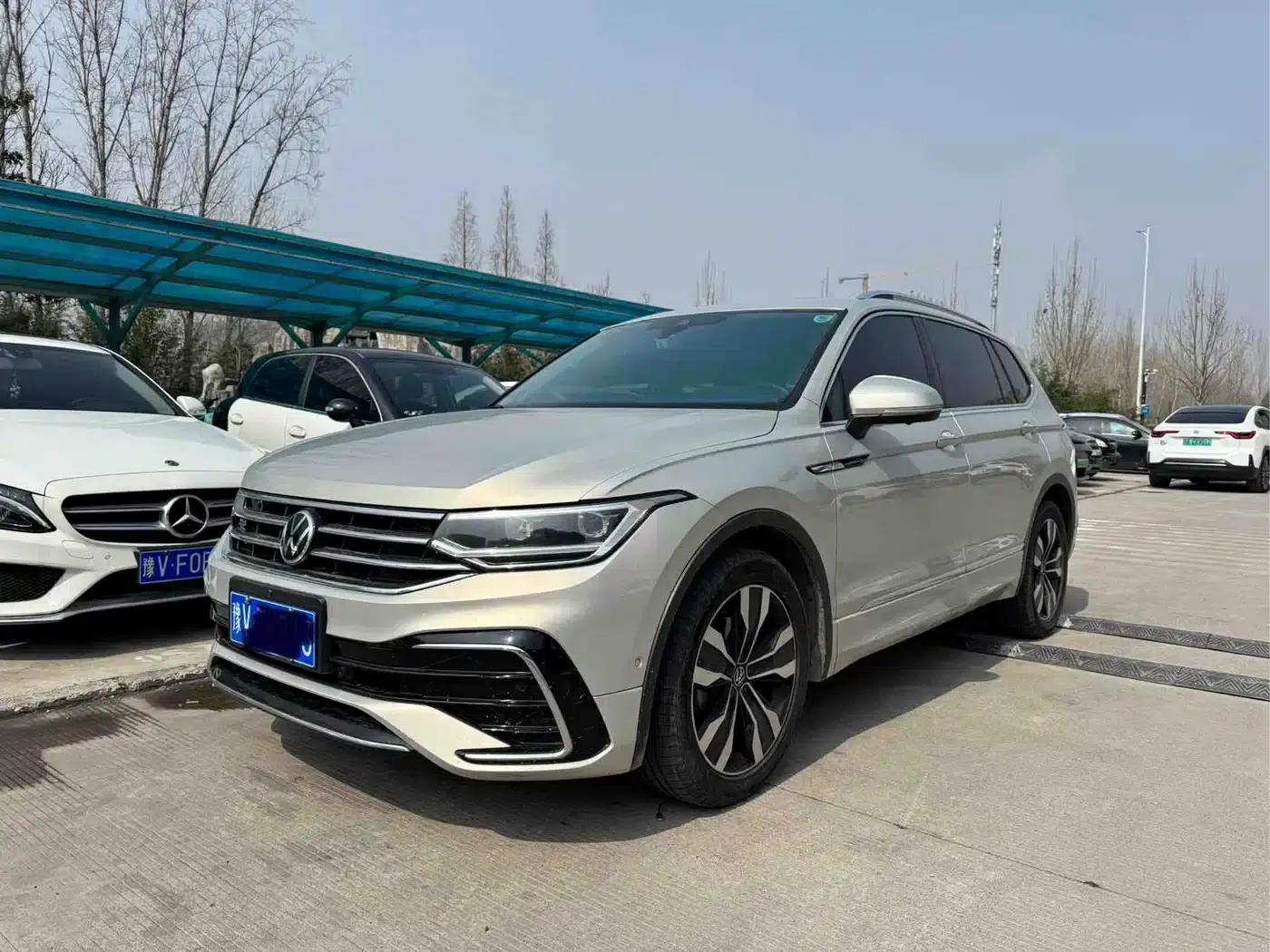 Tiguan L 2022 330TSI Automatic 2WD R-Line Premium Edition — миниатюра 1