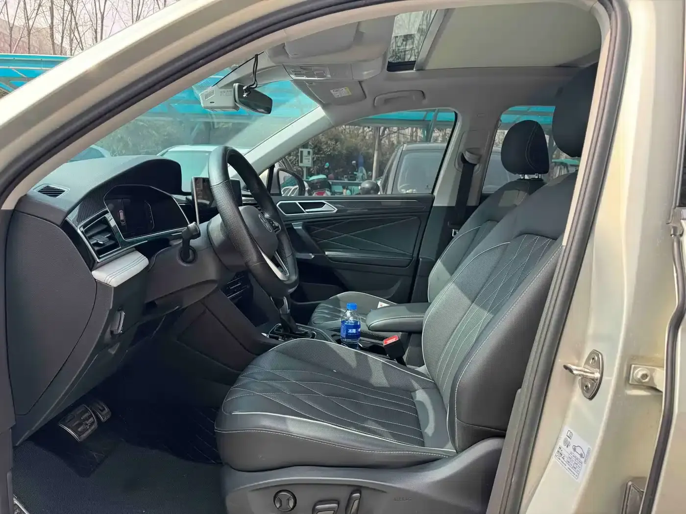Tiguan L 2022 330TSI Automatic 2WD R-Line Premium Edition — миниатюра 4
