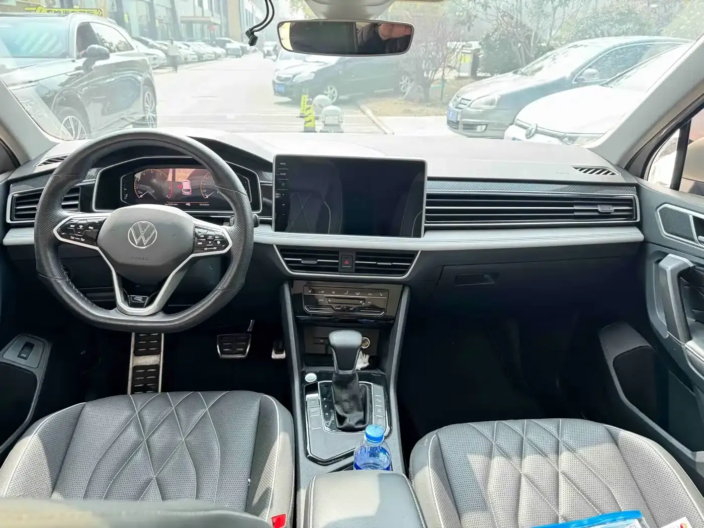 Tiguan L 2022 330TSI Automatic 2WD R-Line Premium Edition — миниатюра 5