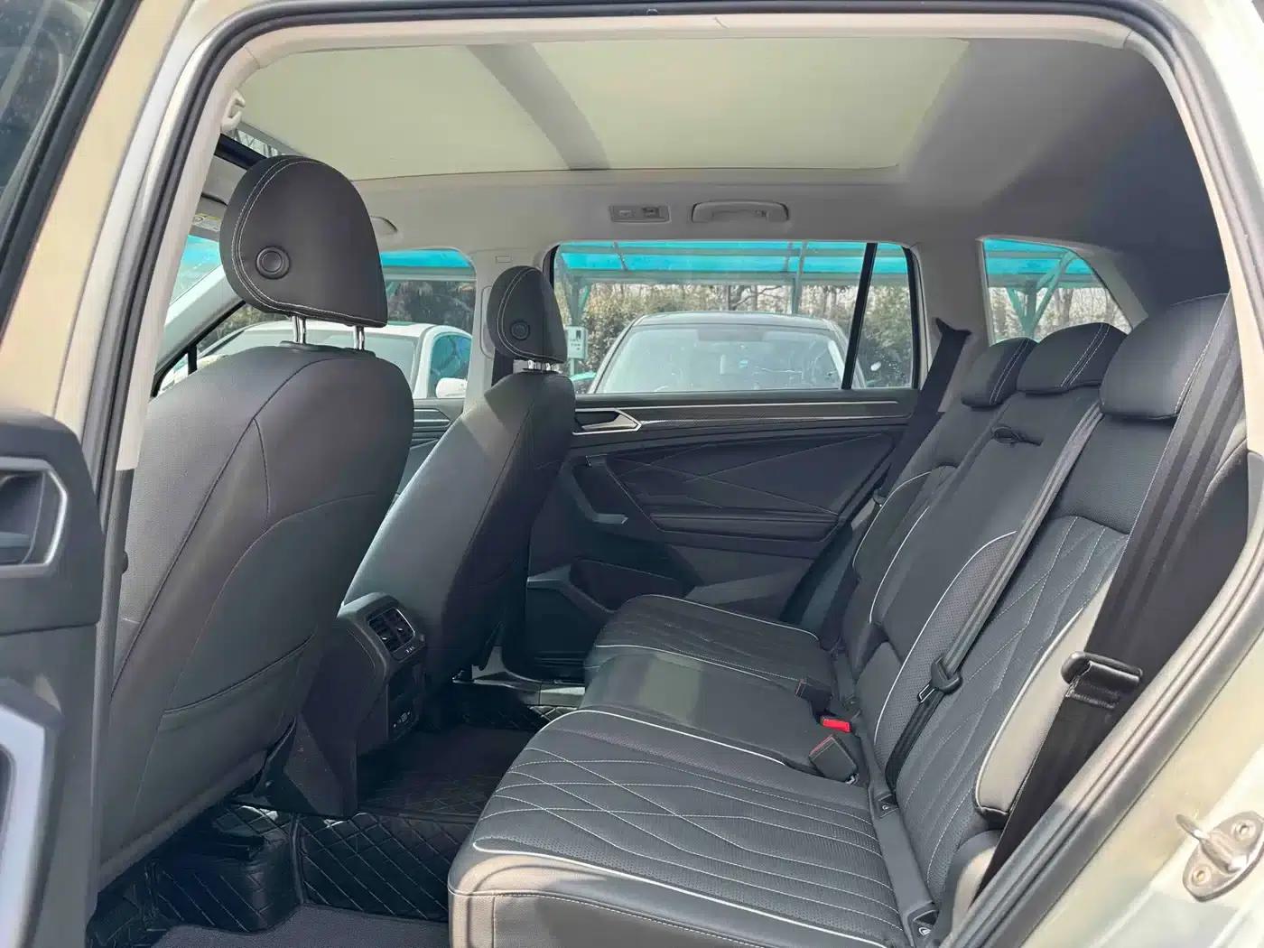 Tiguan L 2022 330TSI Automatic 2WD R-Line Premium Edition — миниатюра 6