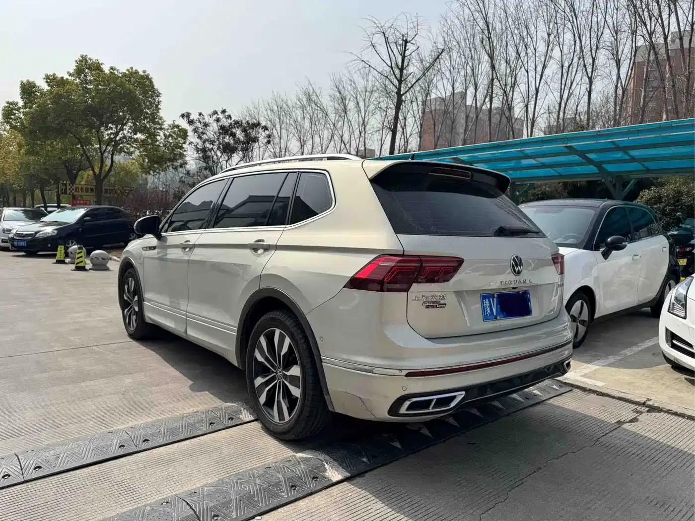Tiguan L 2022 330TSI Automatic 2WD R-Line Premium Edition — миниатюра 7