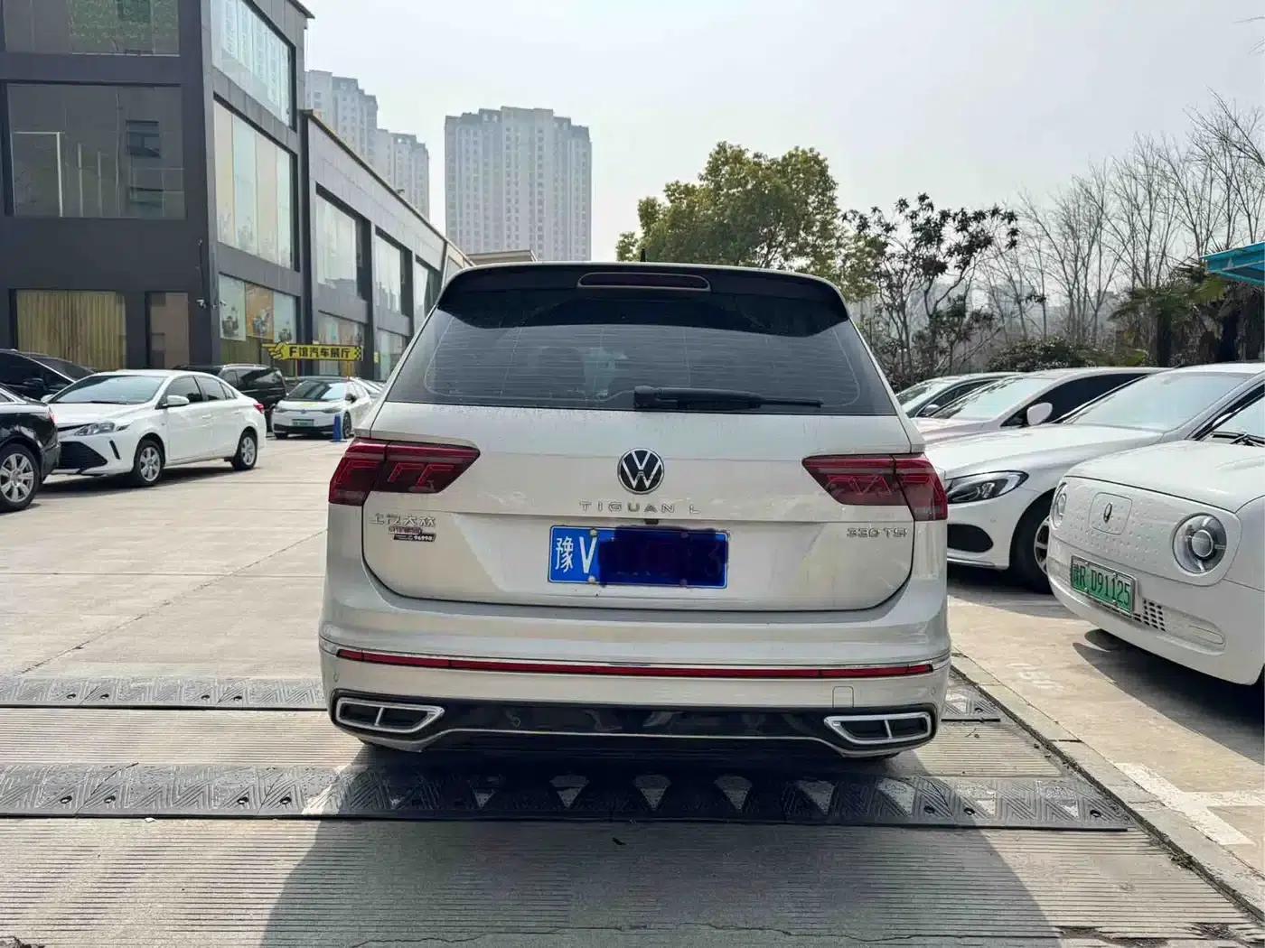 Tiguan L 2022 330TSI Automatic 2WD R-Line Premium Edition — миниатюра 8