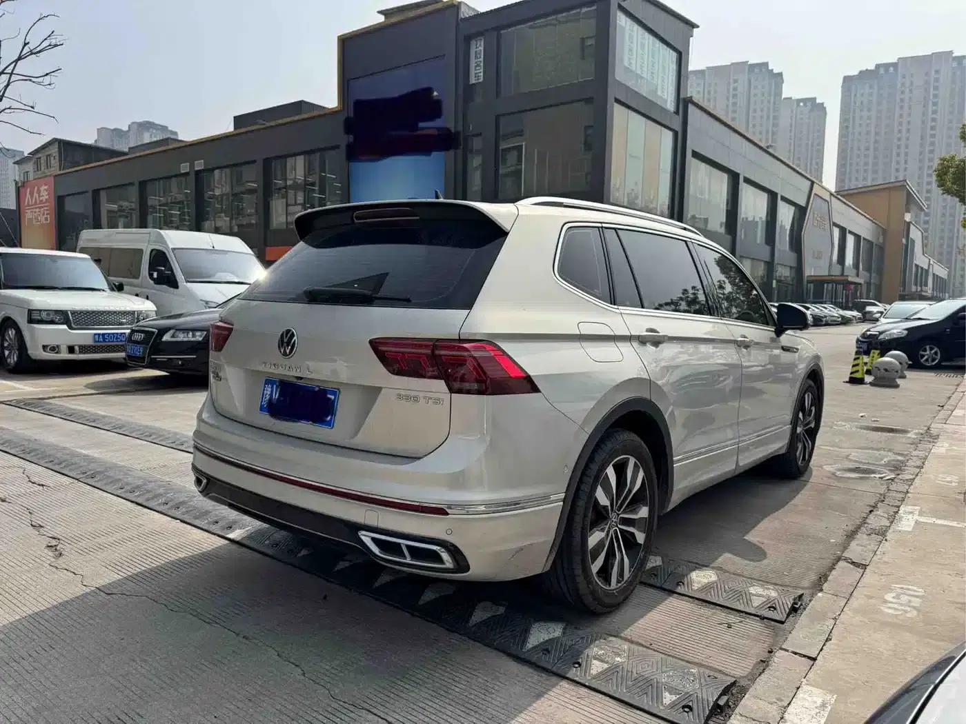 Tiguan L 2022 330TSI Automatic 2WD R-Line Premium Edition — миниатюра 9