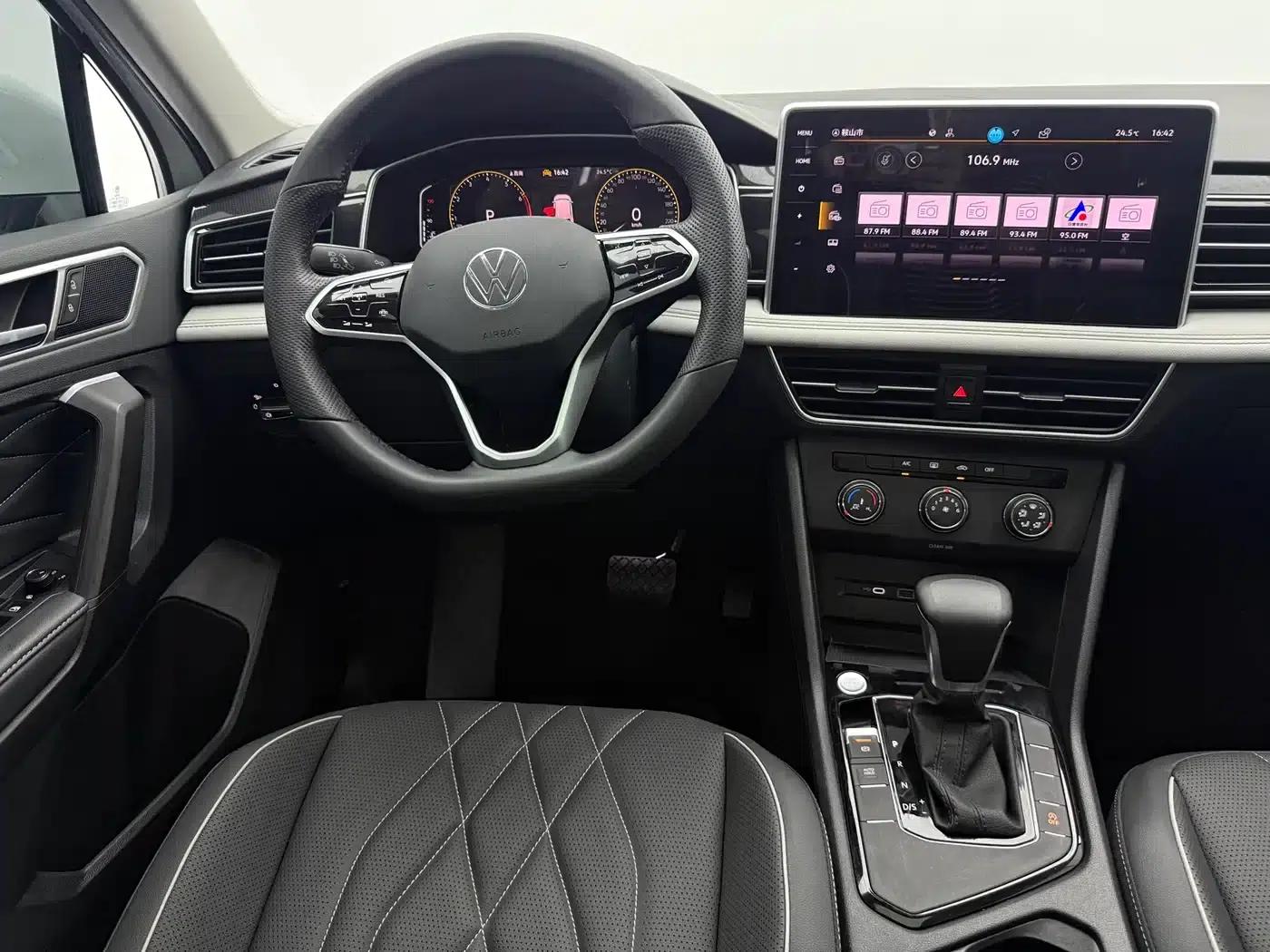 Tiguan L 2023 280TSI Automatic 2WD Trendy Limited Edition — миниатюра 11