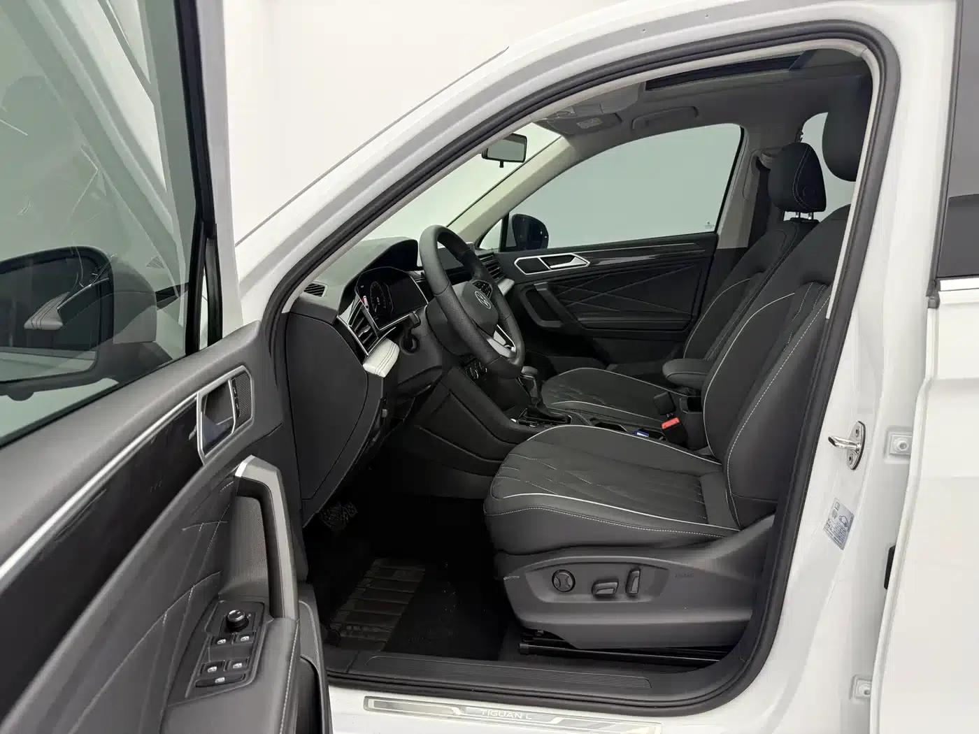Tiguan L 2023 280TSI Automatic 2WD Trendy Limited Edition — миниатюра 23