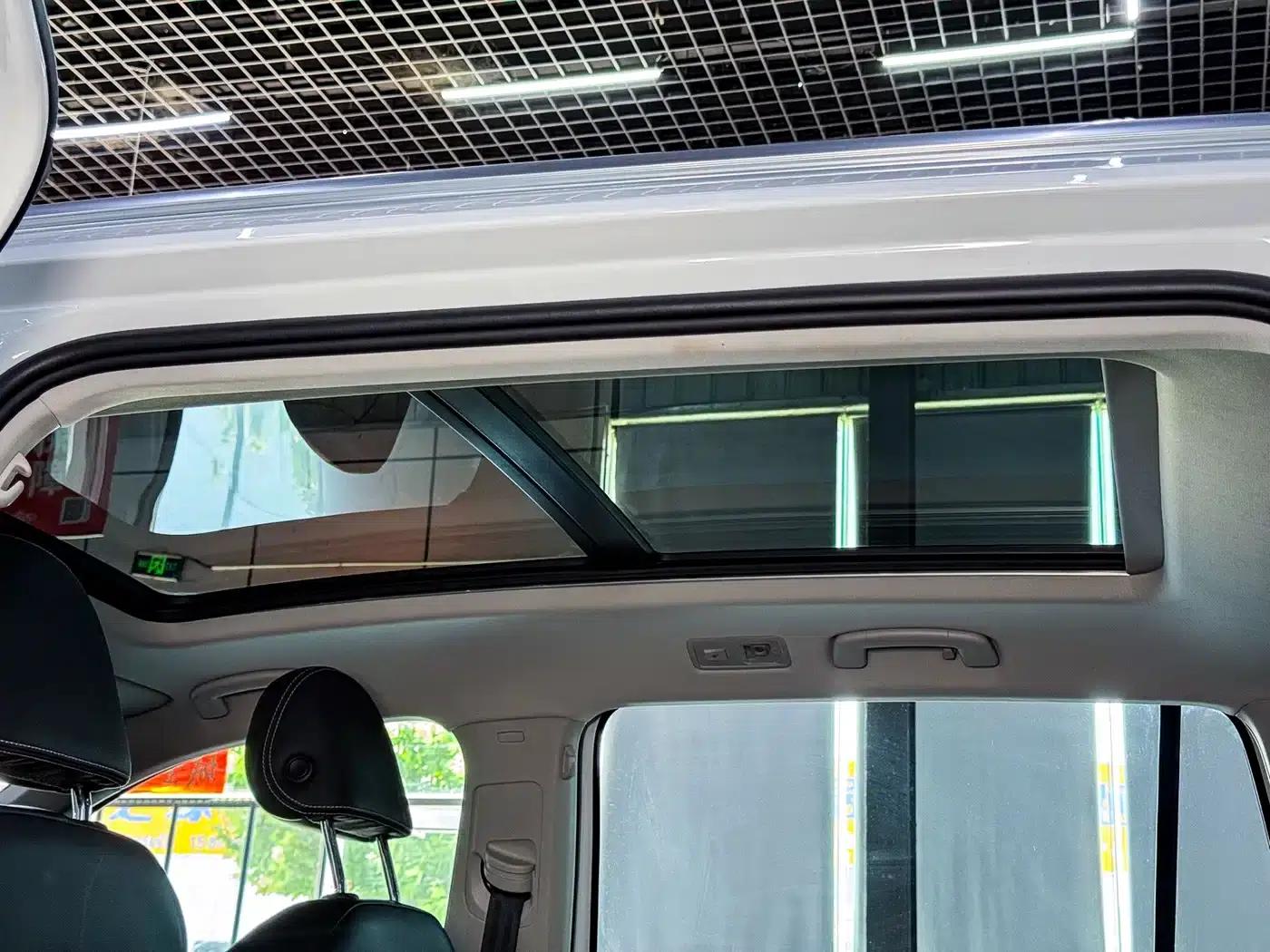 Tiguan L 2024 330TSI Automatic 2WD R-Line Premium Edition — миниатюра 5