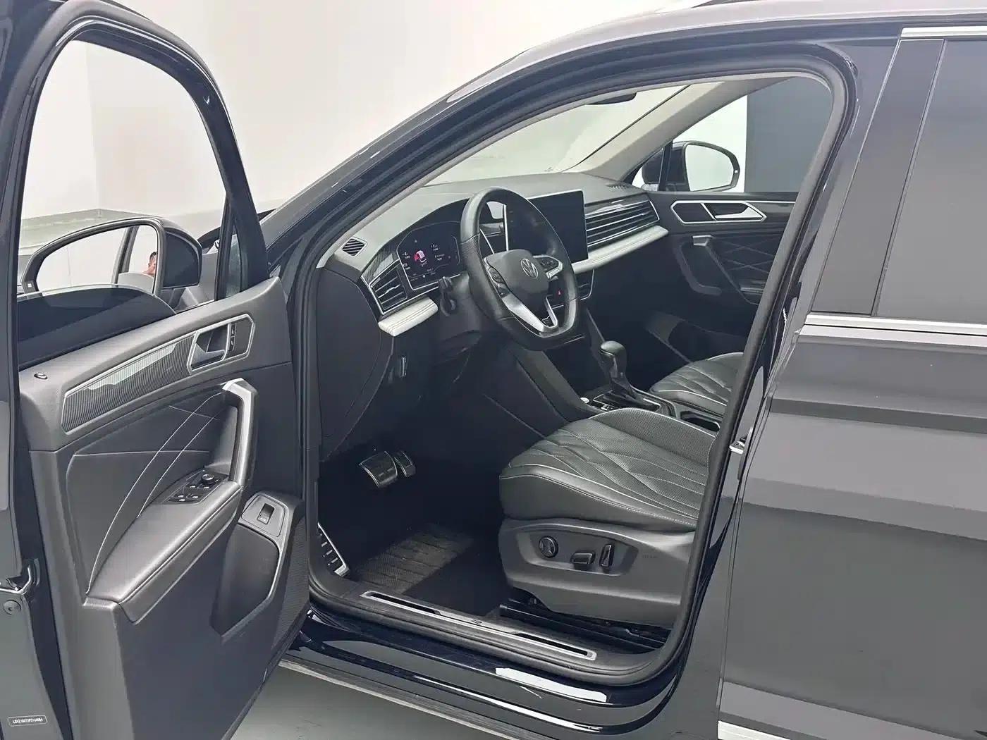 Tiguan L 2024 330TSI Automatic 2WD R-Line Premium Edition — миниатюра 12