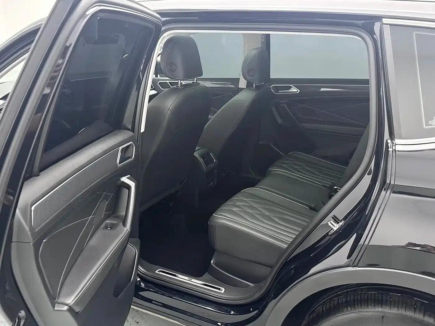 Tiguan L 2024 330TSI Automatic 2WD R-Line Premium Edition — миниатюра 15