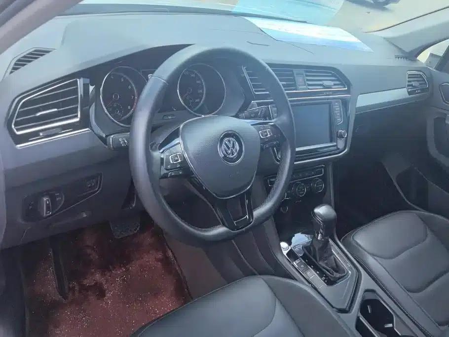 Tiguan L 2018 330TSI Automatic 2WD Luxury Edition — миниатюра 12