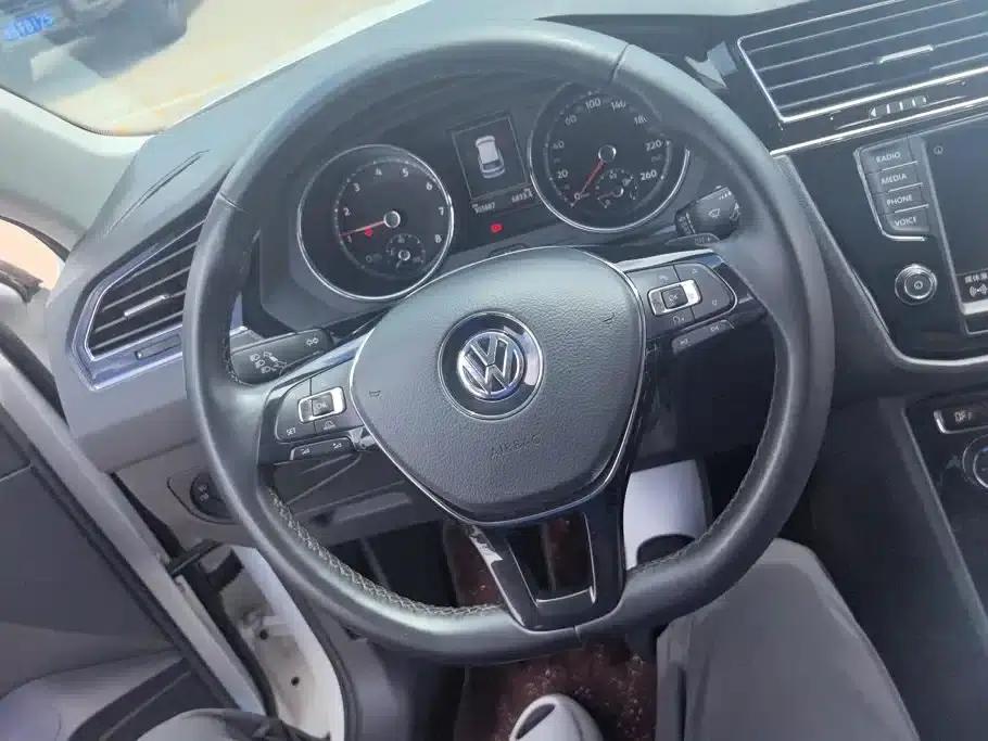 Tiguan L 2018 330TSI Automatic 2WD Luxury Edition — миниатюра 15