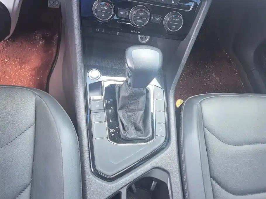 Tiguan L 2018 330TSI Automatic 2WD Luxury Edition — миниатюра 16