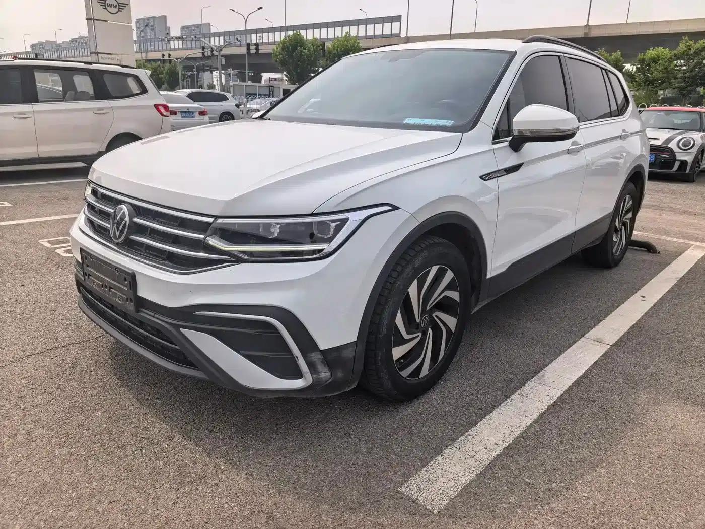 Tiguan L 2023 330TSI Automatic 2WD Comfort Edition — миниатюра 1