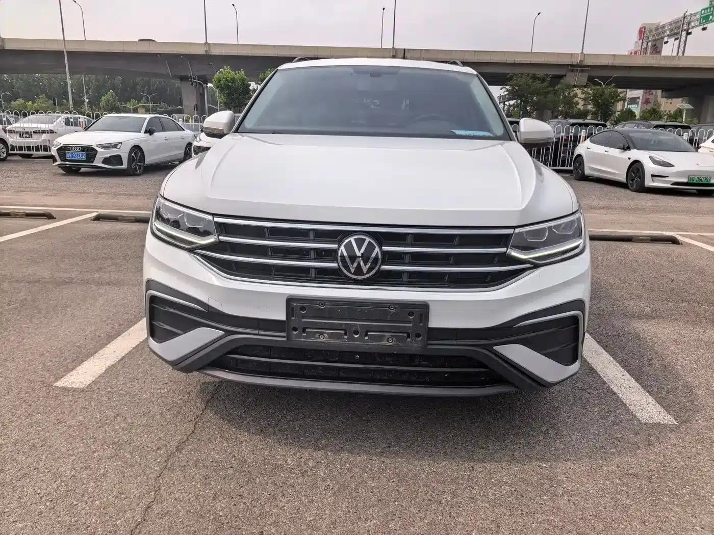 Tiguan L 2023 330TSI Automatic 2WD Comfort Edition — миниатюра 2