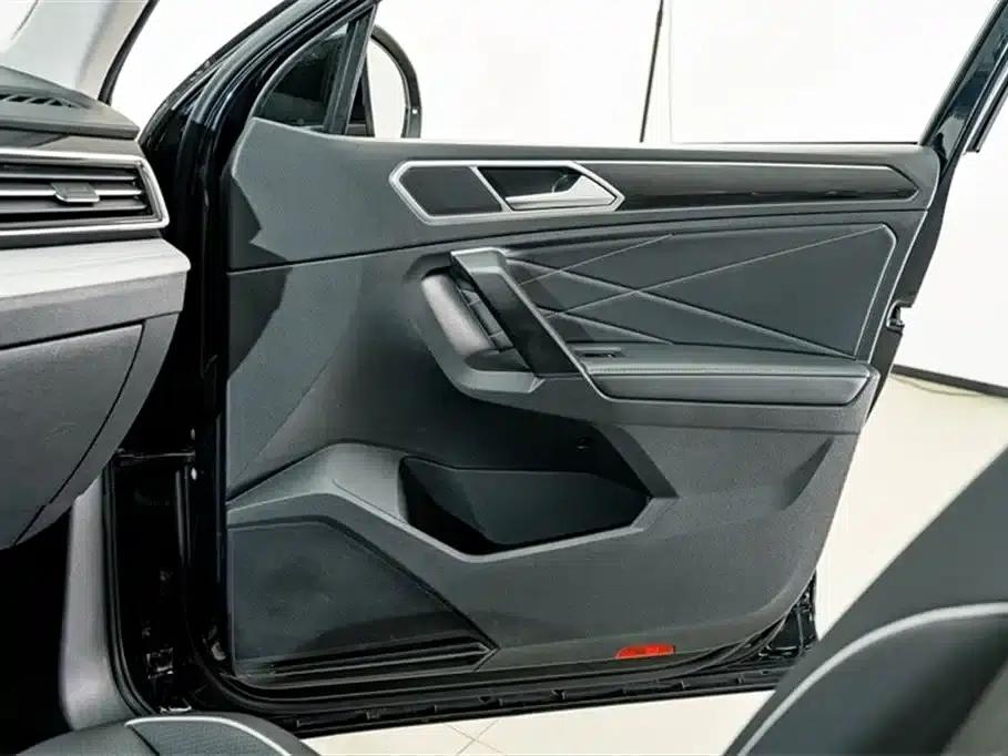 Tiguan L 2022 330TSI Automatic 2WD Smart Edition — миниатюра 15