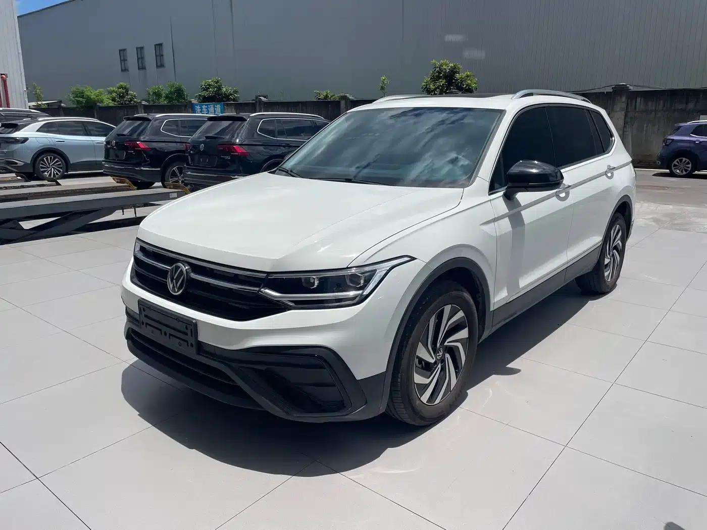 Tiguan L 2025 Outstanding Edition 300TSI Automatic 2WD Dragon Edition — миниатюра 1