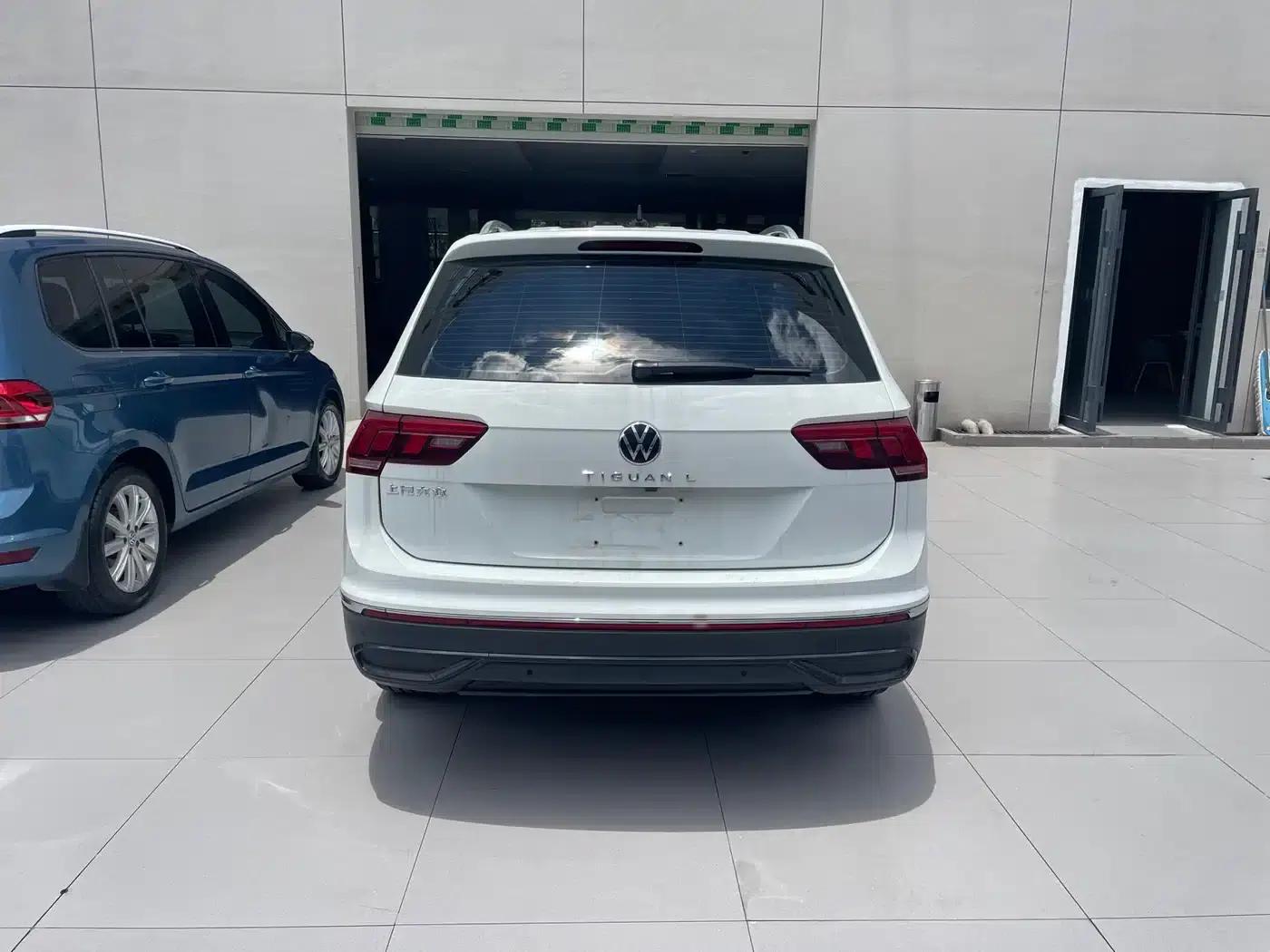 Tiguan L 2025 Outstanding Edition 300TSI Automatic 2WD Dragon Edition — миниатюра 11