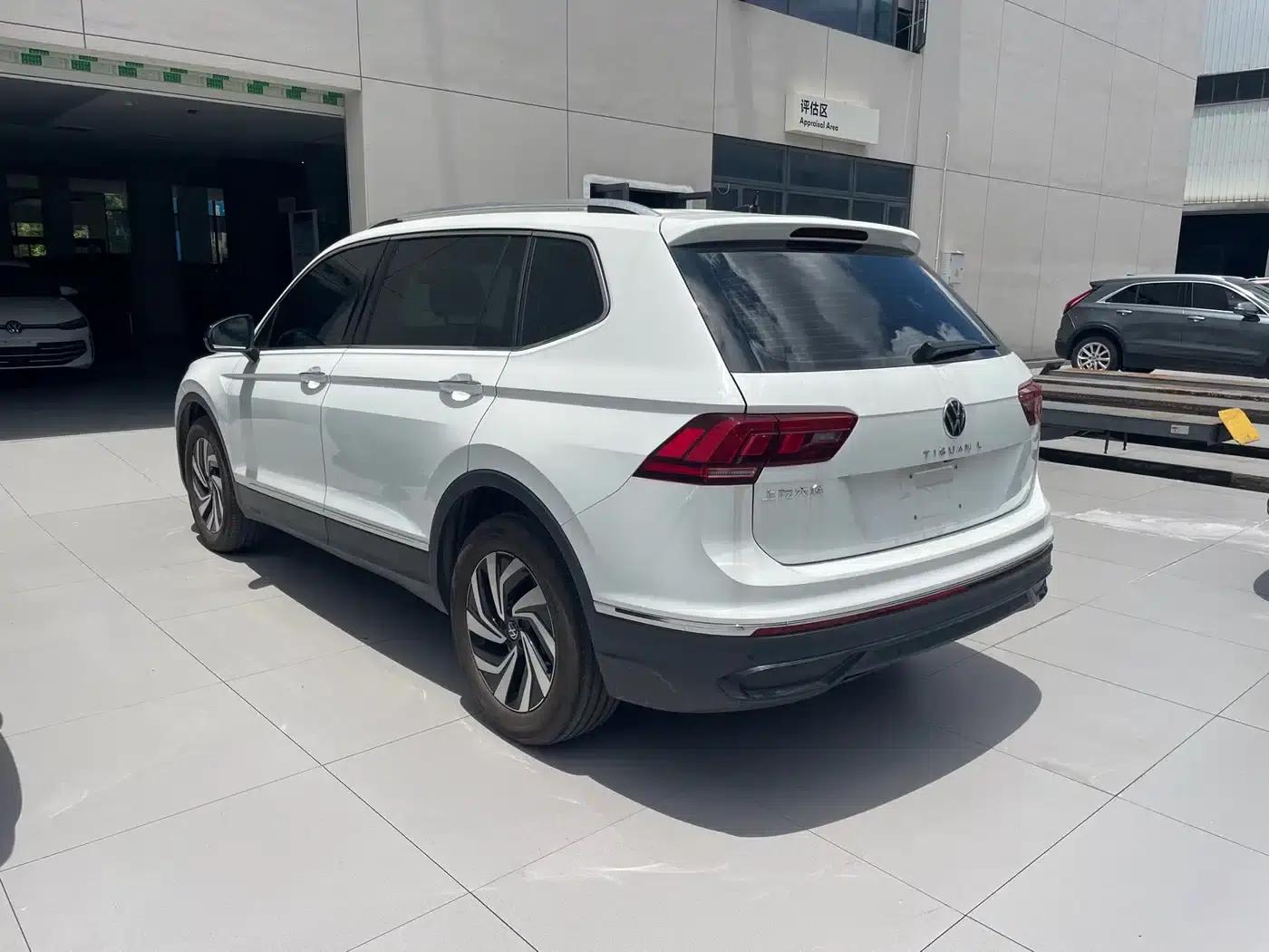 Tiguan L 2025 Outstanding Edition 300TSI Automatic 2WD Dragon Edition — миниатюра 12