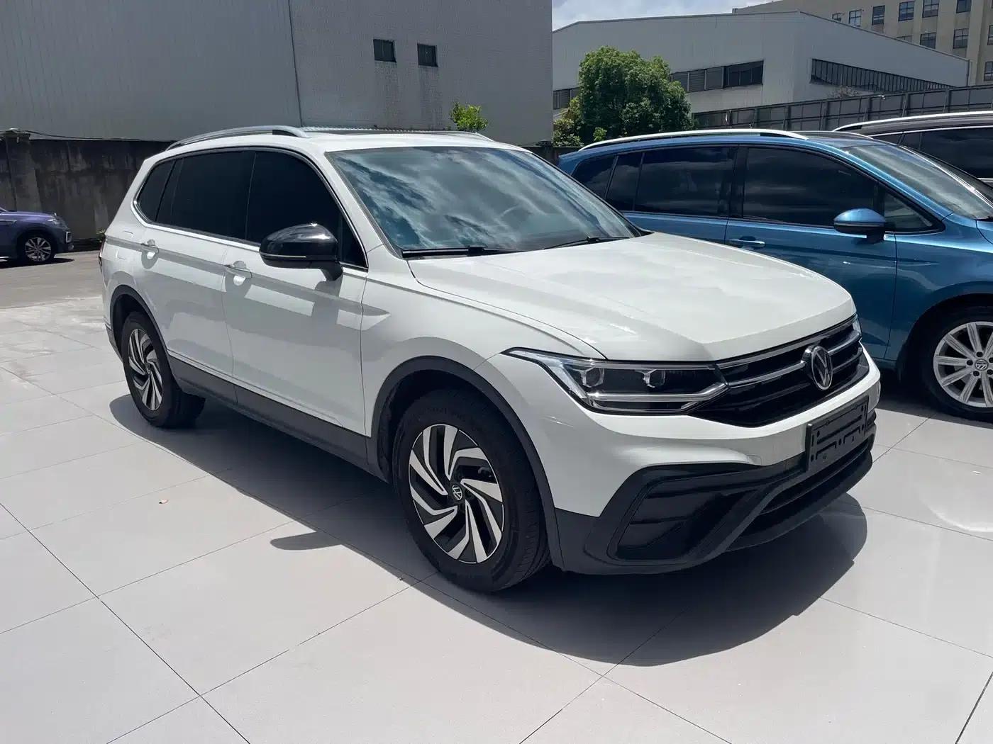 Tiguan L 2025 Outstanding Edition 300TSI Automatic 2WD Dragon Edition — миниатюра 3