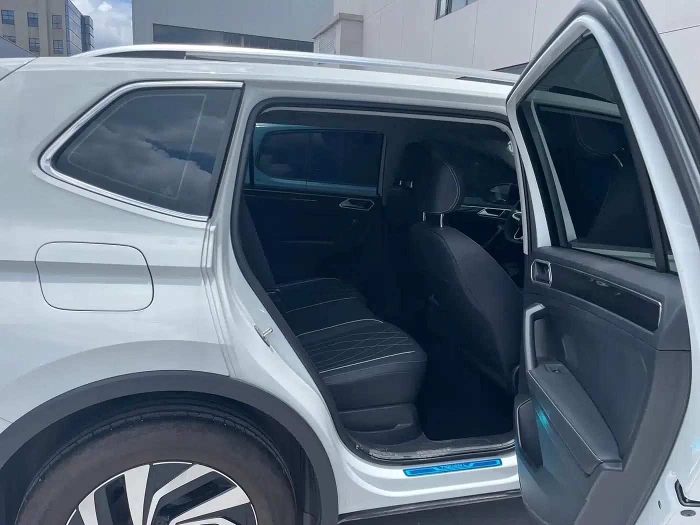 Tiguan L 2025 Outstanding Edition 300TSI Automatic 2WD Dragon Edition — миниатюра 6