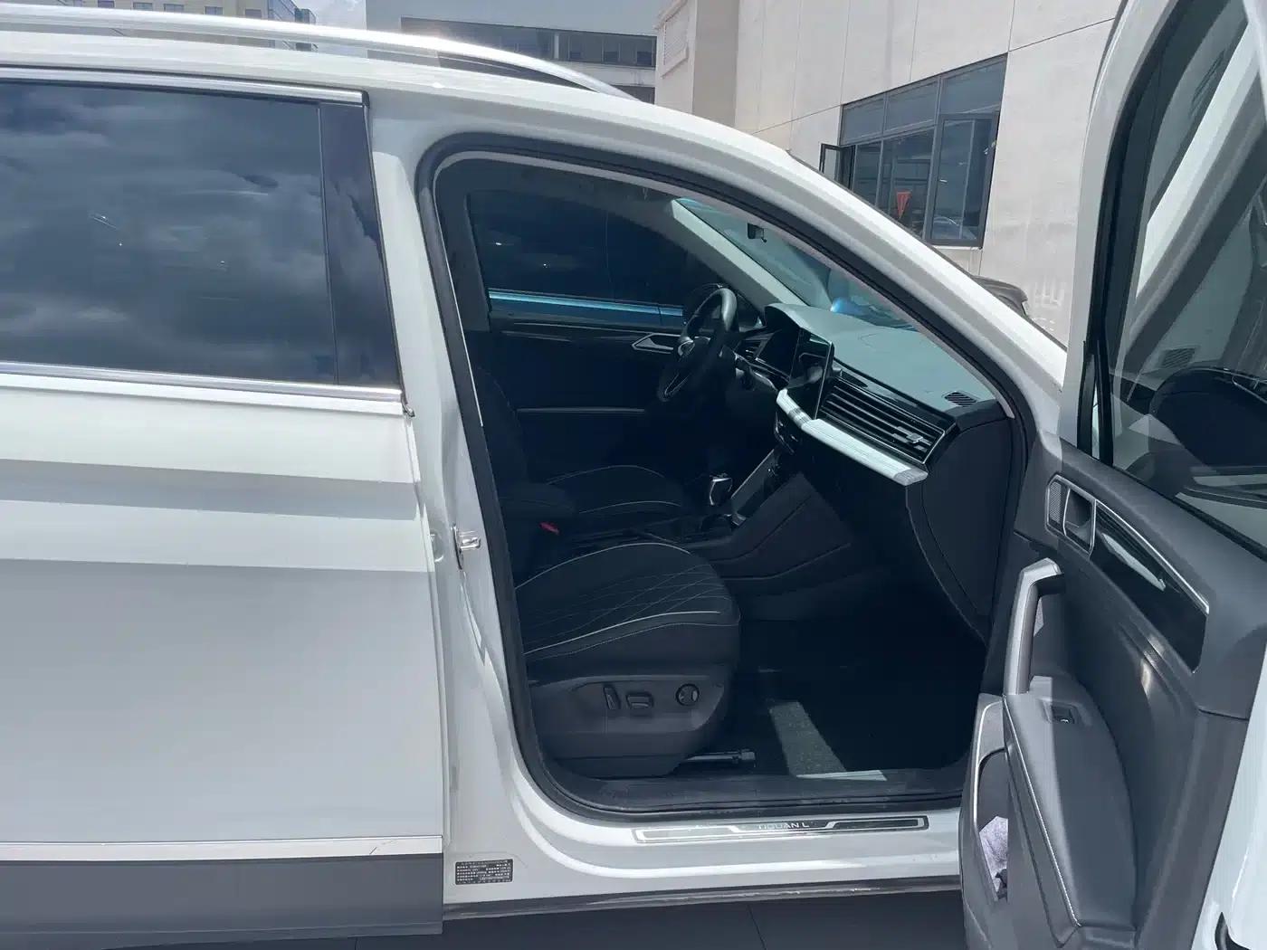 Tiguan L 2025 Outstanding Edition 300TSI Automatic 2WD Dragon Edition — миниатюра 7