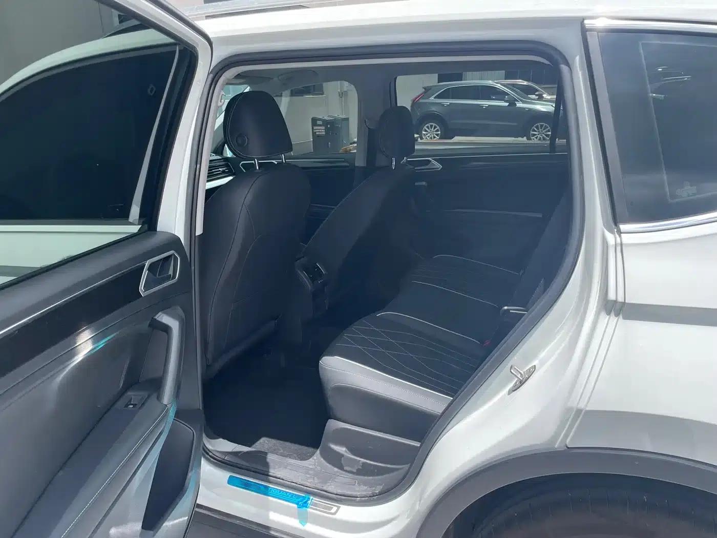 Tiguan L 2025 Outstanding Edition 300TSI Automatic 2WD Dragon Edition — миниатюра 8