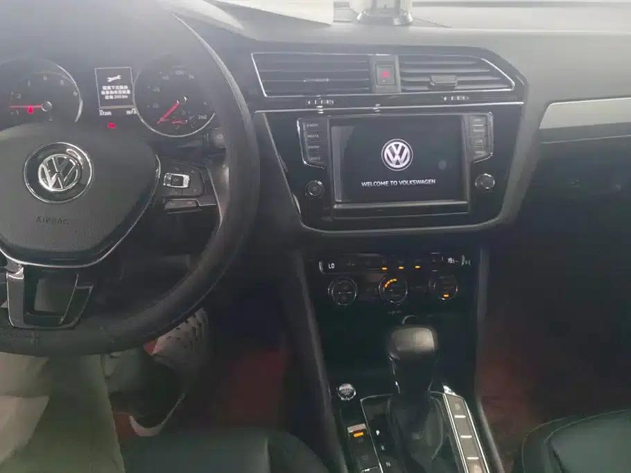 Tiguan L 2017 330TSI Automatic 2WD Luxury Edition — миниатюра 11