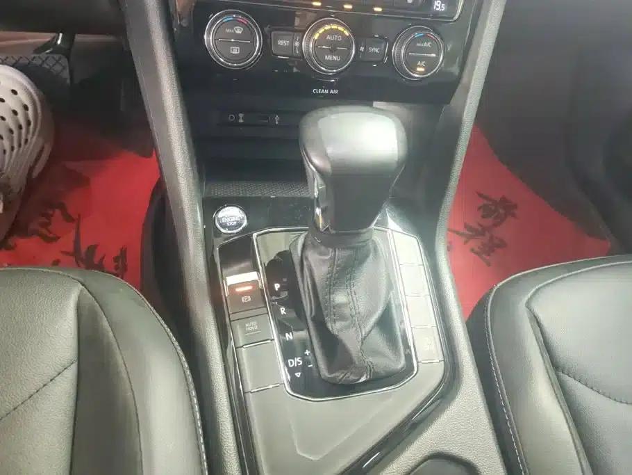 Tiguan L 2017 330TSI Automatic 2WD Luxury Edition — миниатюра 15