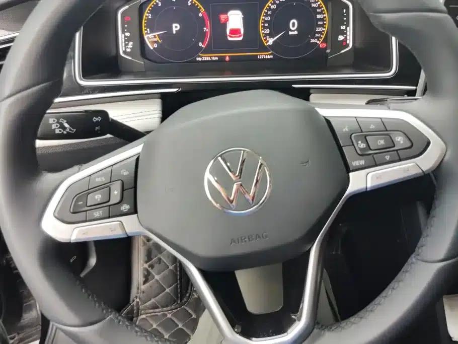 Tiguan L 2024 Outstanding Edition 300TSI Automatic 2WD Dragon Edition — миниатюра 15