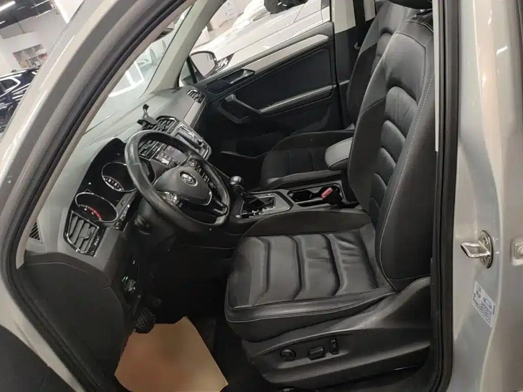 Tiguan L 2017 330TSI Automatic 2WD Luxury Edition — миниатюра 15