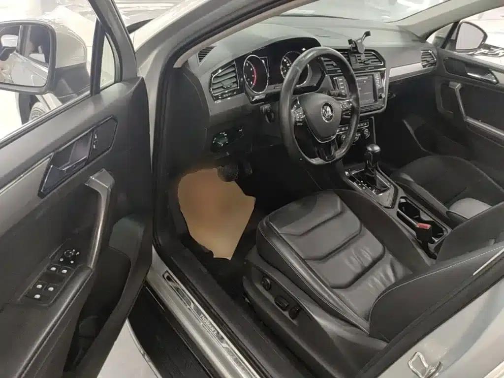 Tiguan L 2017 330TSI Automatic 2WD Luxury Edition — миниатюра 16