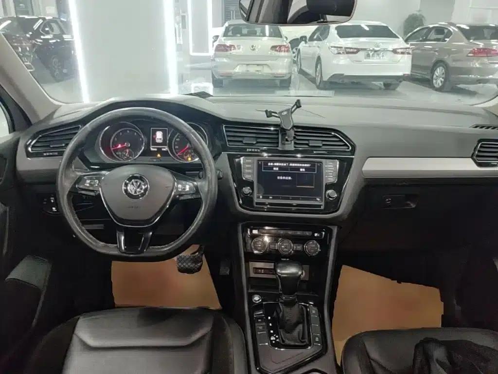 Tiguan L 2017 330TSI Automatic 2WD Luxury Edition — миниатюра 10