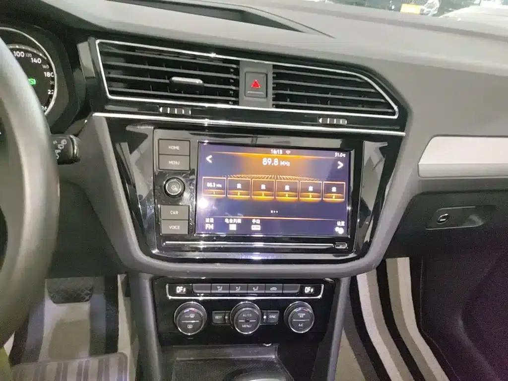 Tiguan L 2019 330TSI Automatic 2WD Panoramic Comfort Edition (National V Emission Standard) — миниатюра 13
