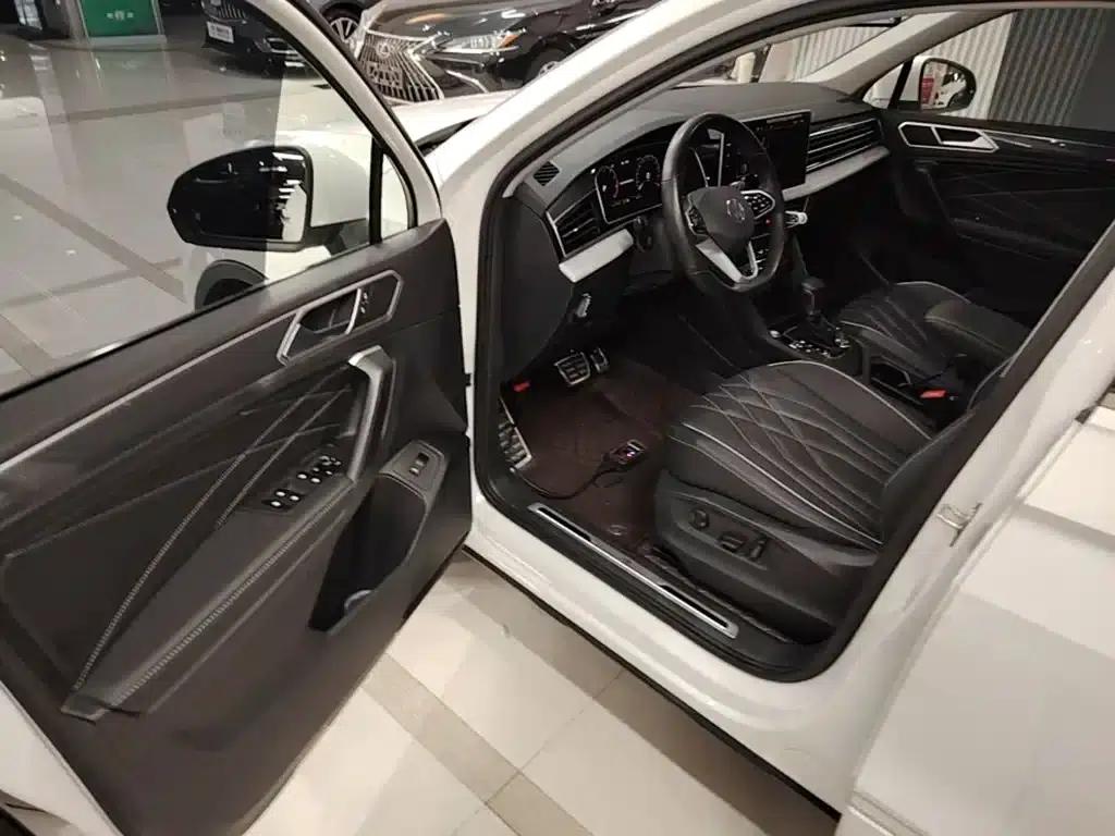 Tiguan L 2022 330TSI Automatic 2WD R-Line Premium Edition — миниатюра 16