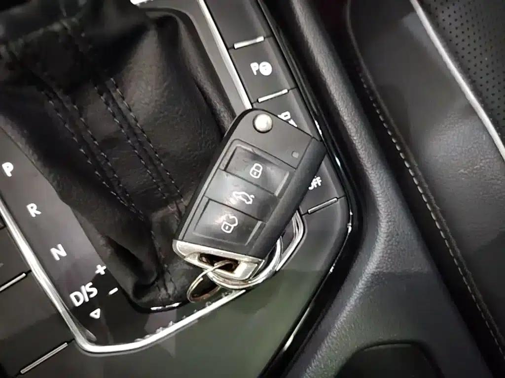Tiguan L 2022 330TSI Automatic 2WD R-Line Premium Edition — миниатюра 9