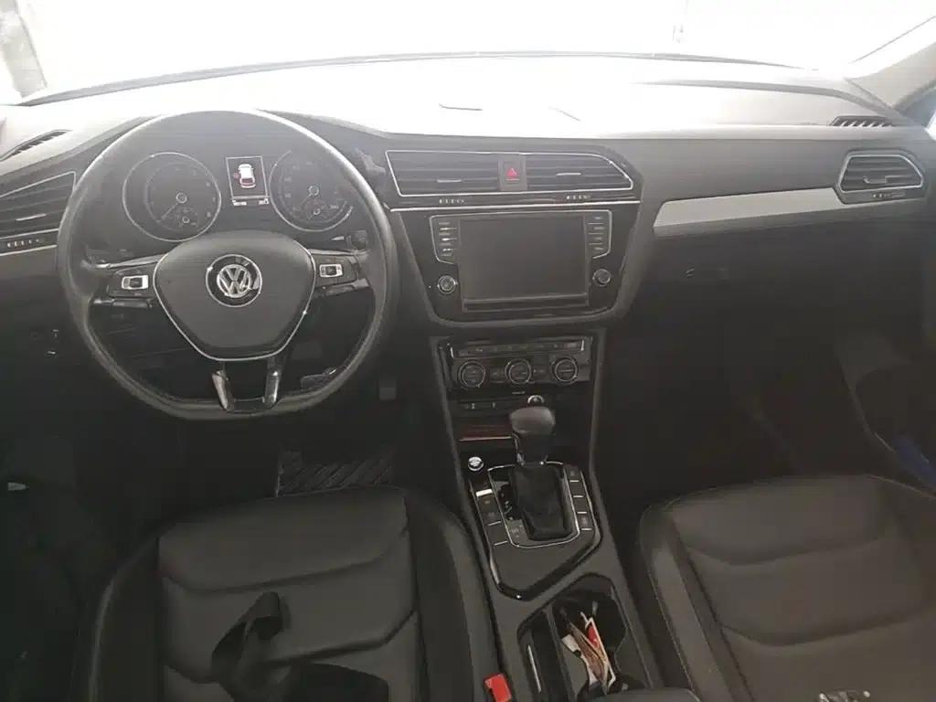 Tiguan L 2017 330TSI Automatic 2WD Luxury Edition — миниатюра 16