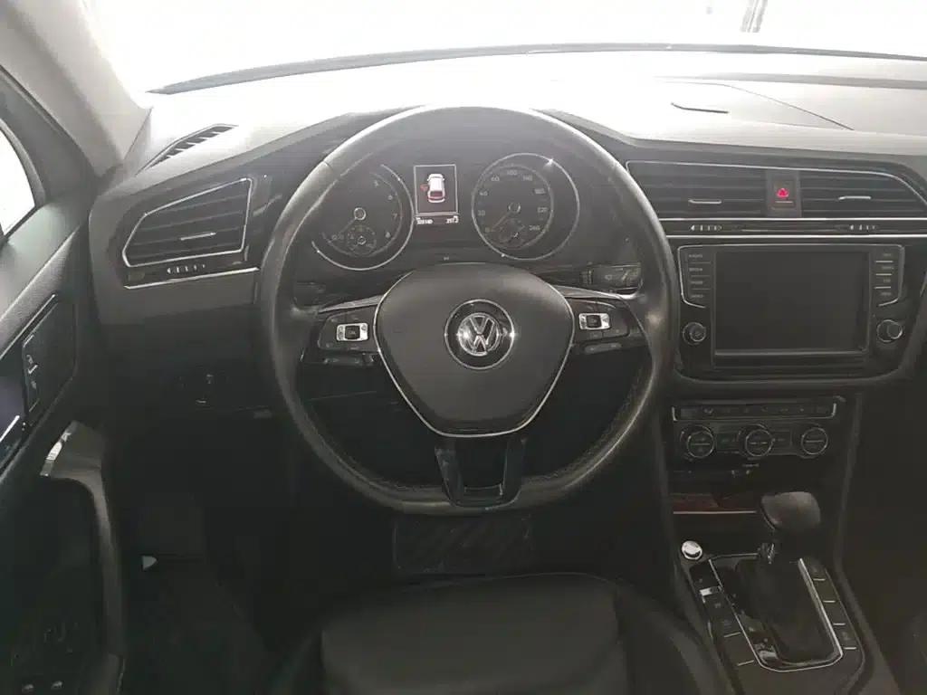 Tiguan L 2017 330TSI Automatic 2WD Luxury Edition — миниатюра 17