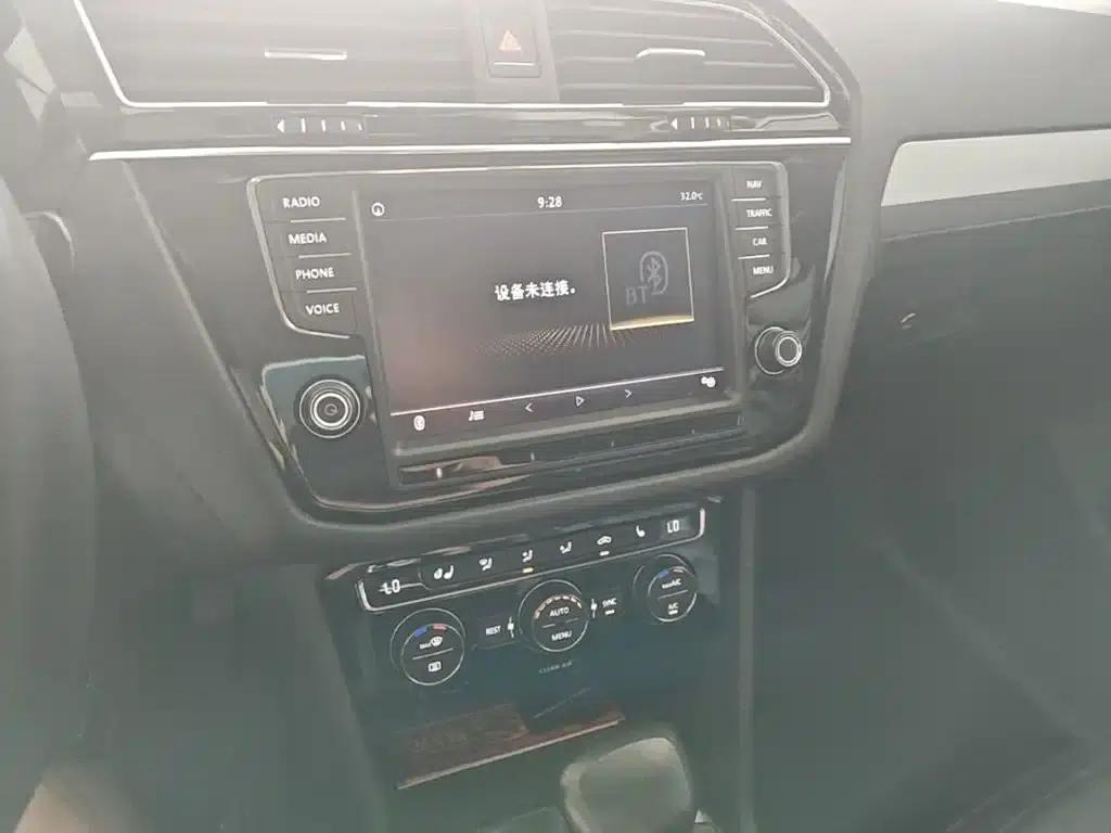 Tiguan L 2017 330TSI Automatic 2WD Luxury Edition — миниатюра 20
