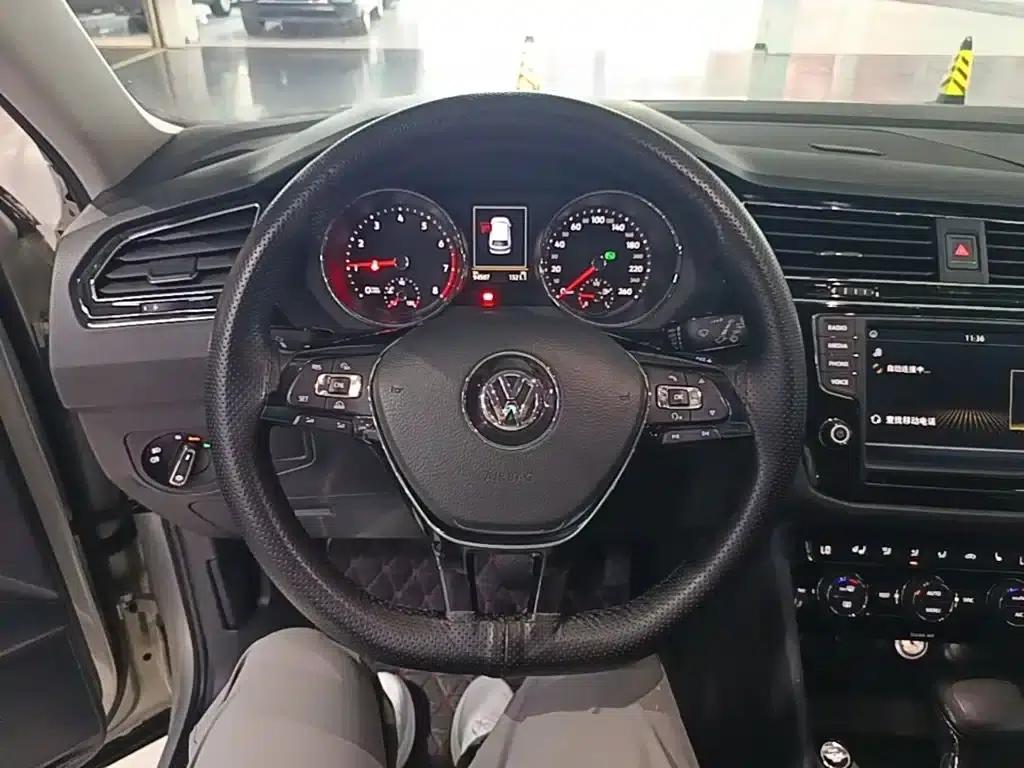 Tiguan L 2017 330TSI Automatic 2WD Flagship Edition — миниатюра 11