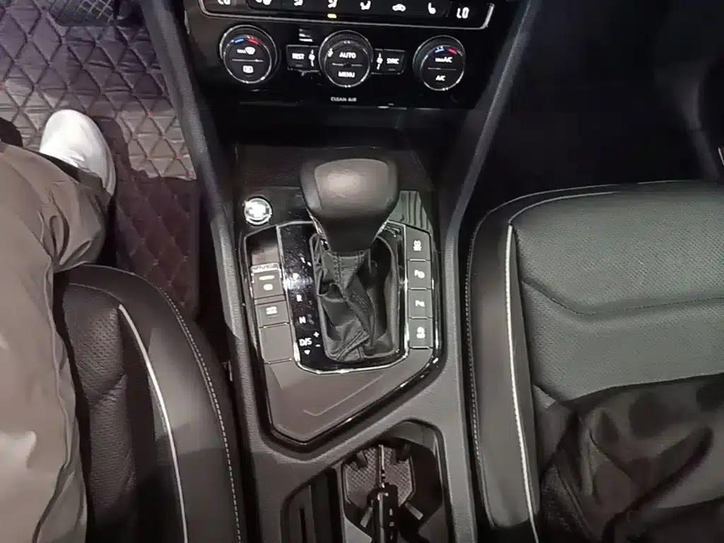 Tiguan L 2017 330TSI Automatic 2WD Flagship Edition — миниатюра 14