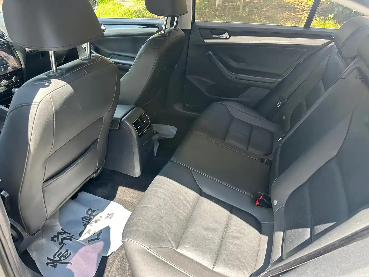 2015 Volkswagen Sagitar 230TSI Automatic Comfort Model — миниатюра 11