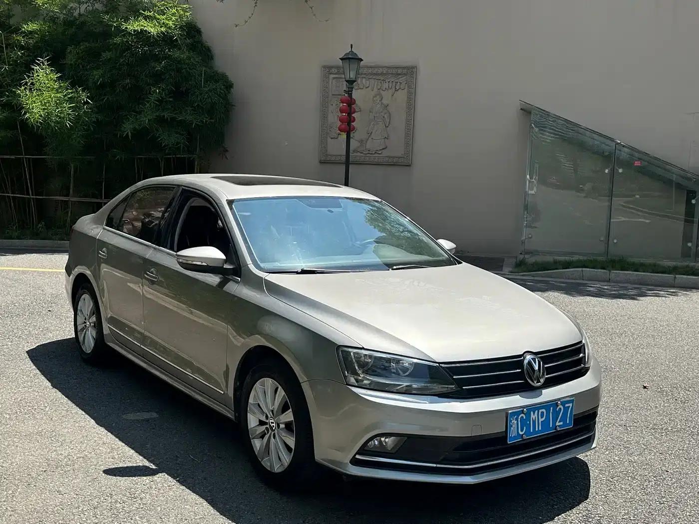 2015 Volkswagen Sagitar 230TSI Automatic Comfort Model — миниатюра 3