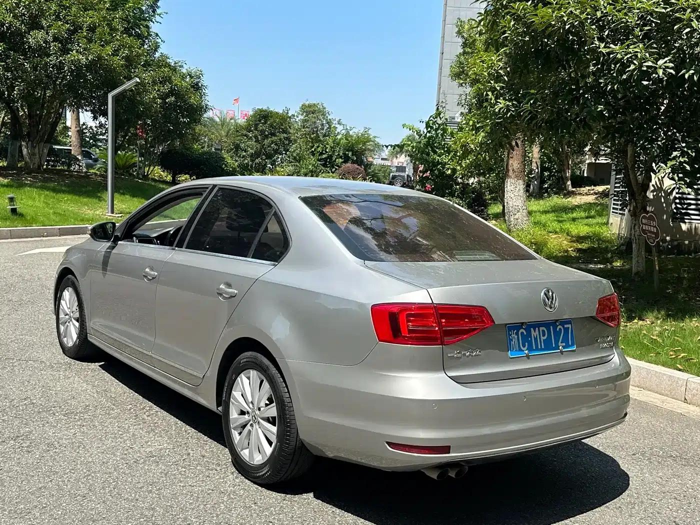 2015 Volkswagen Sagitar 230TSI Automatic Comfort Model — миниатюра 5