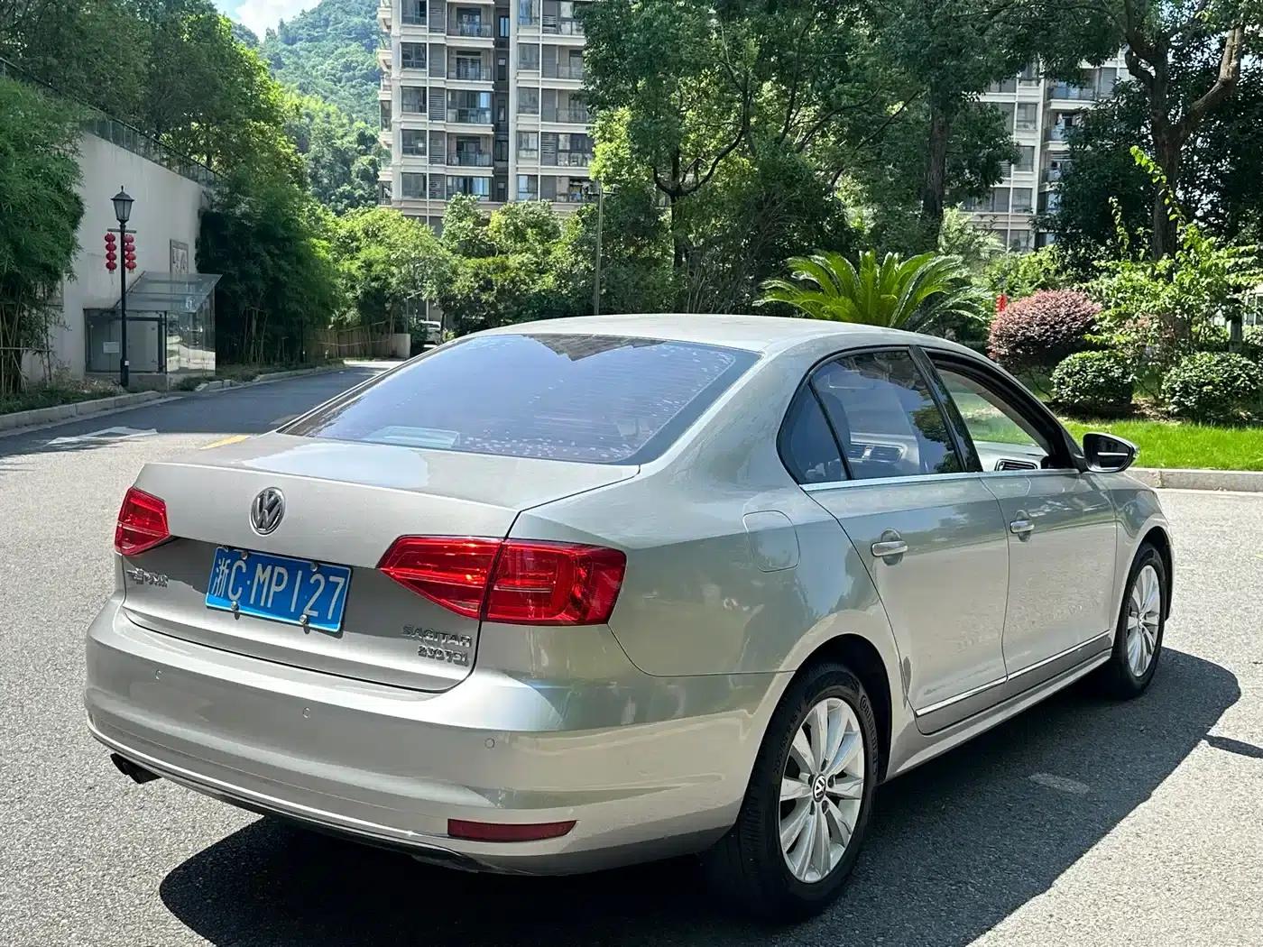 2015 Volkswagen Sagitar 230TSI Automatic Comfort Model — миниатюра 7
