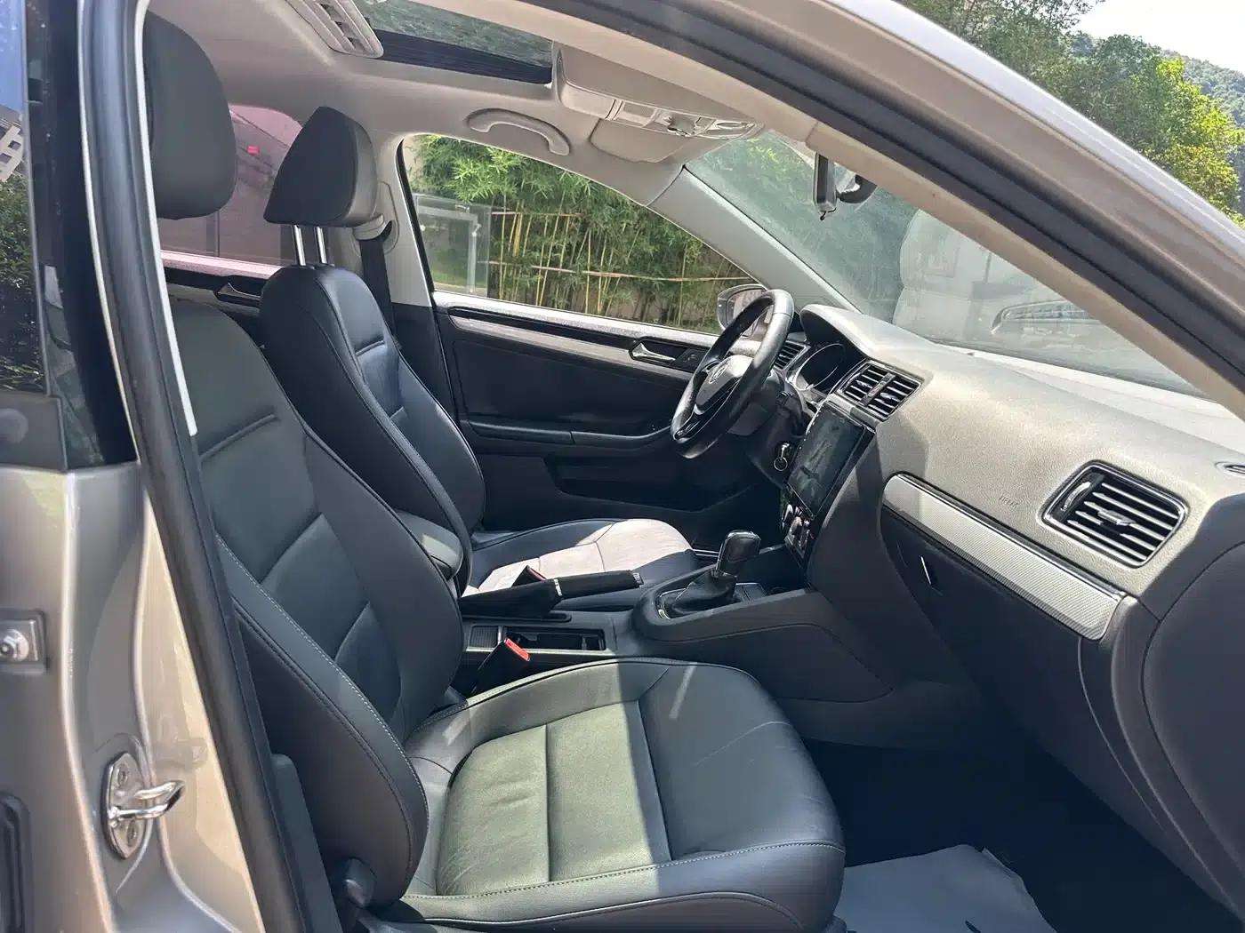 2015 Volkswagen Sagitar 230TSI Automatic Comfort Model — миниатюра 10