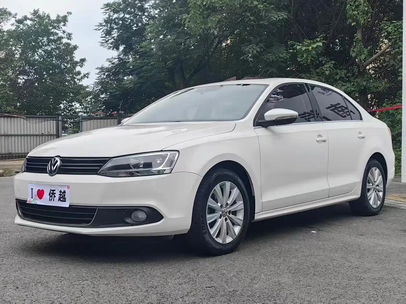 2014 Volkswagen Sagitar Facelift 1.6L Automatic Comfort Model — миниатюра 1