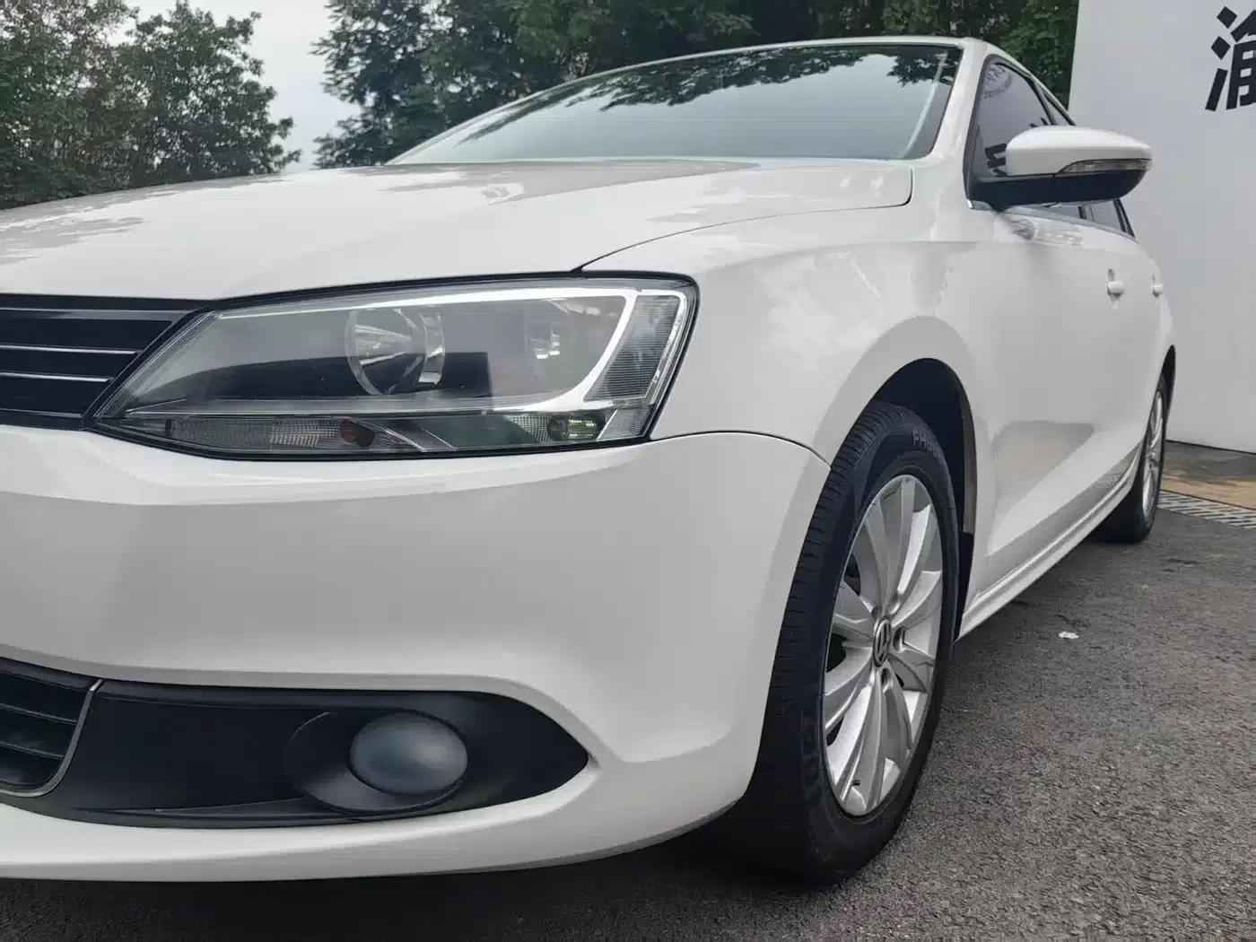 2014 Volkswagen Sagitar Facelift 1.6L Automatic Comfort Model — миниатюра 11