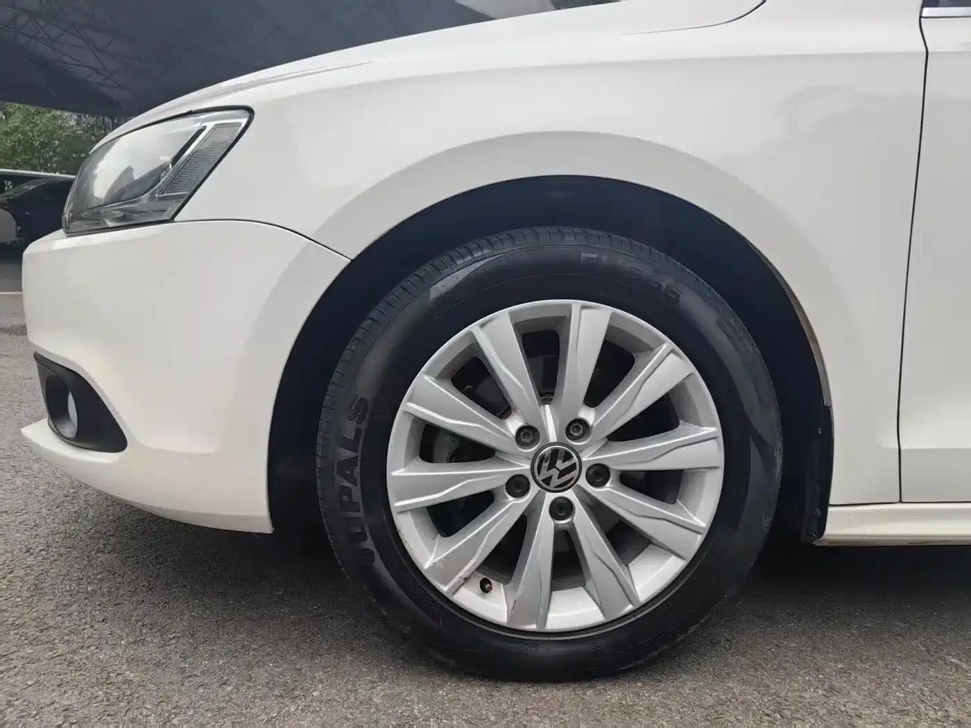 2014 Volkswagen Sagitar Facelift 1.6L Automatic Comfort Model — миниатюра 12