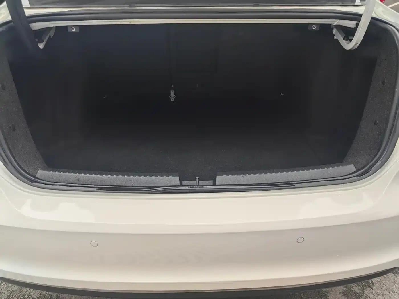 2014 Volkswagen Sagitar Facelift 1.6L Automatic Comfort Model — миниатюра 14