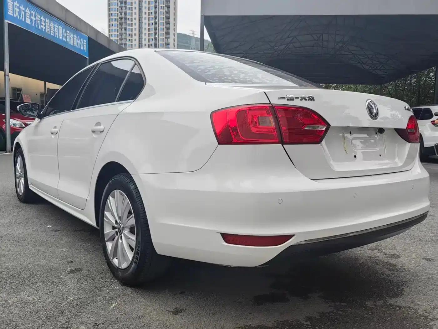 2014 Volkswagen Sagitar Facelift 1.6L Automatic Comfort Model — миниатюра 6