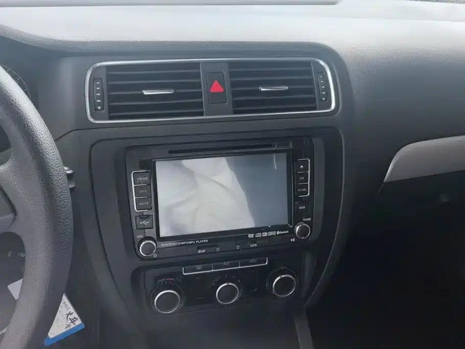 2012 Volkswagen Sagitar 1.6L Automatic Comfort Model — миниатюра 13